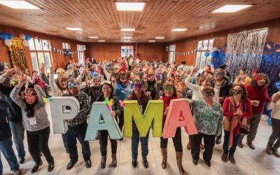 Adultos mayores del PAMA celebran cierre de ciclo con una participativa disco retro